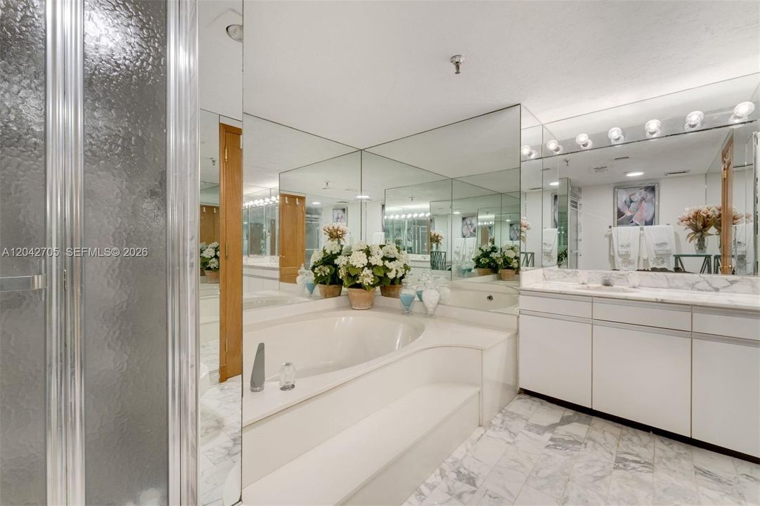 En Venta: $2,200,000 (3 camas, 3 baños, 2388 Pies cuadrados)