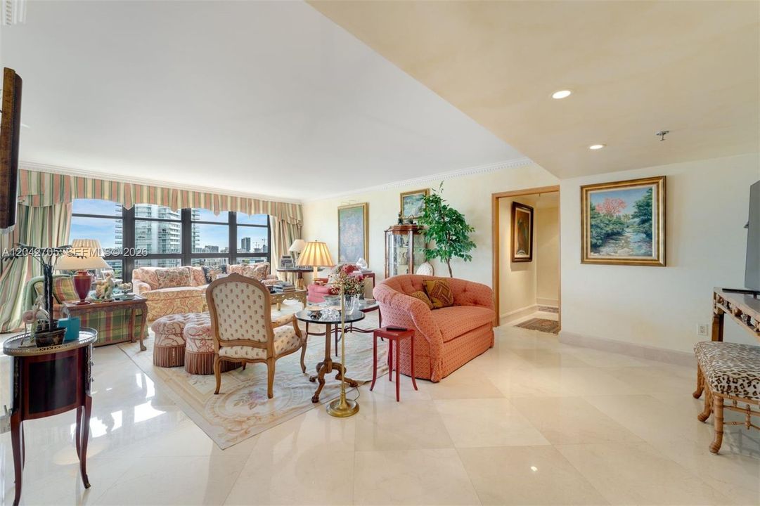 En Venta: $2,200,000 (3 camas, 3 baños, 2388 Pies cuadrados)