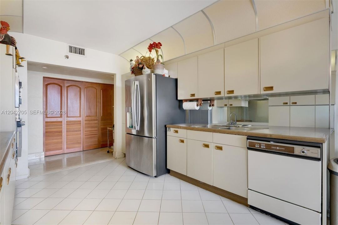 En Venta: $2,200,000 (3 camas, 3 baños, 2388 Pies cuadrados)