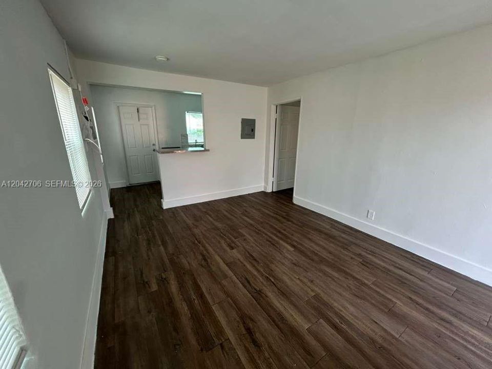 В аренду: $1,850 (2 спален, 1 ванн, 800 Квадратных фут)