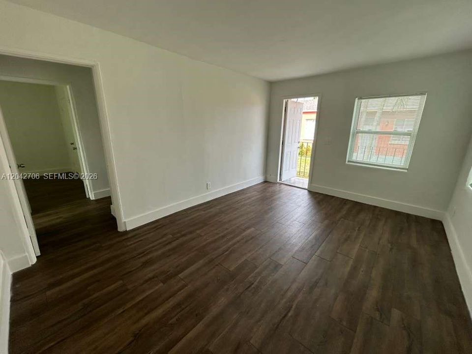 В аренду: $1,850 (2 спален, 1 ванн, 800 Квадратных фут)