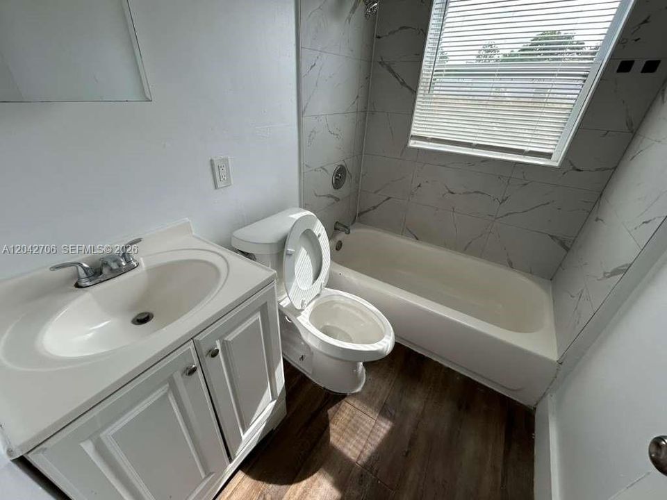 В аренду: $1,850 (2 спален, 1 ванн, 800 Квадратных фут)