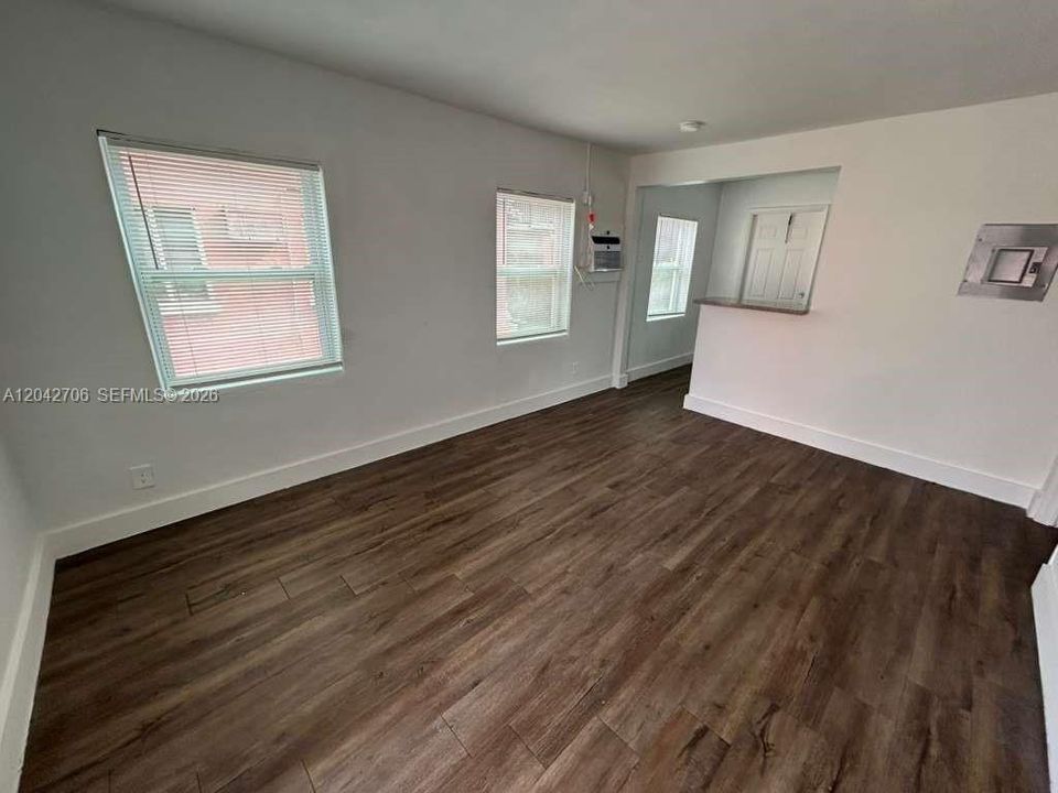В аренду: $1,850 (2 спален, 1 ванн, 800 Квадратных фут)