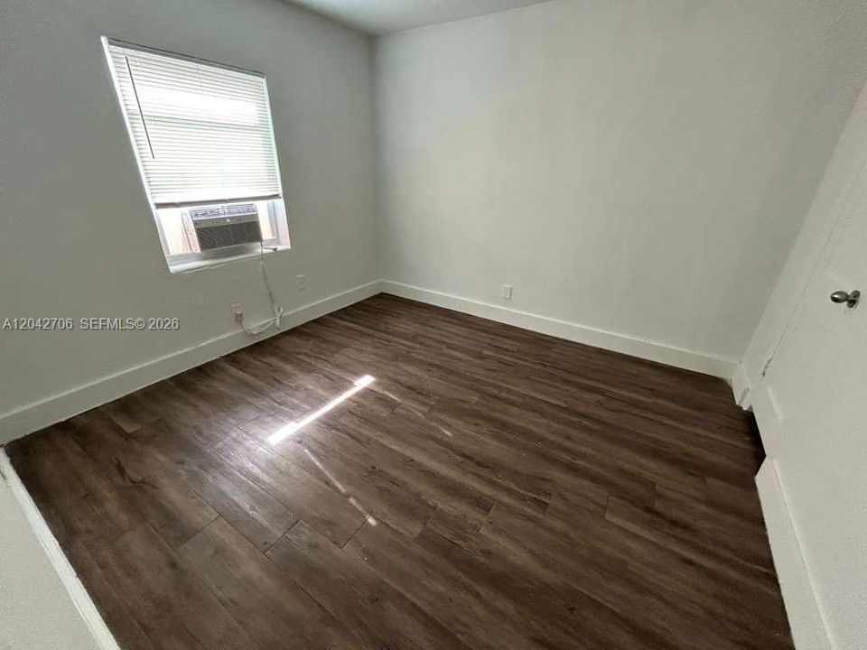 В аренду: $1,850 (2 спален, 1 ванн, 800 Квадратных фут)