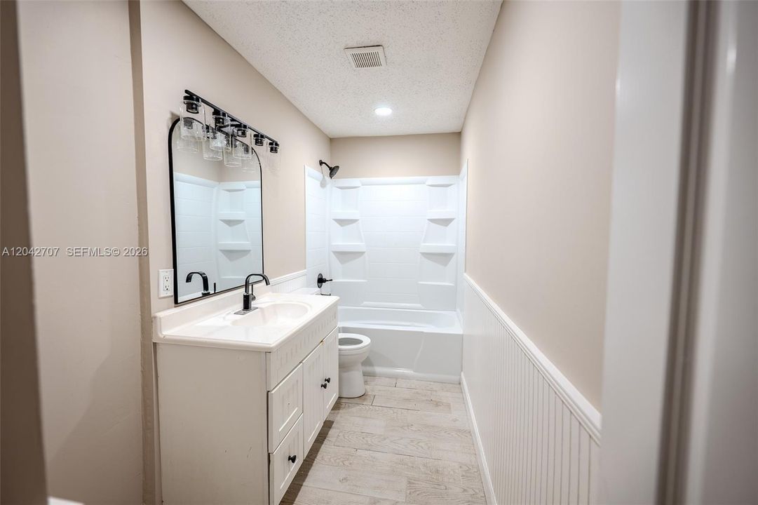 For Sale: $222,000 (2 beds, 1 baths, 1102 Square Feet)