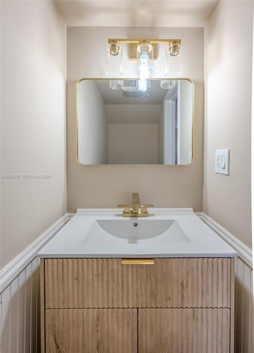 For Sale: $222,000 (2 beds, 1 baths, 1102 Square Feet)