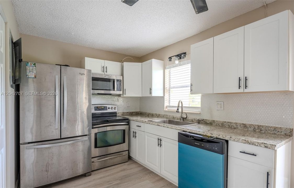 For Sale: $222,000 (2 beds, 1 baths, 1102 Square Feet)