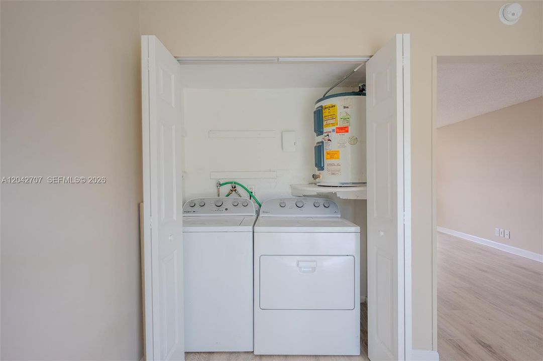 For Sale: $222,000 (2 beds, 1 baths, 1102 Square Feet)