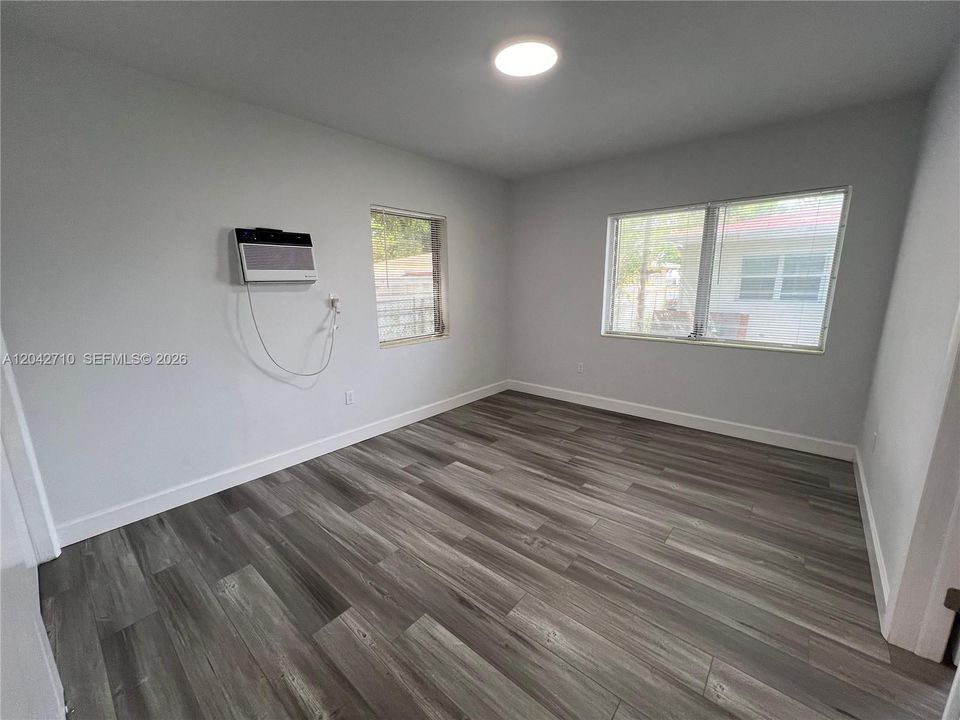 For Rent: $1,700 (1 beds, 1 baths, 585 Square Feet)