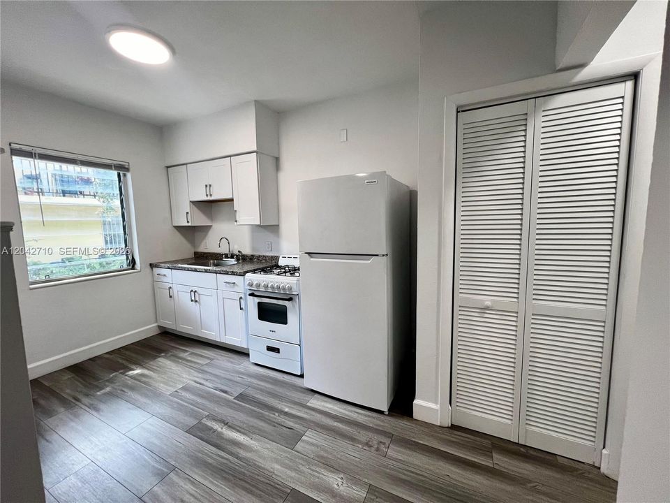 For Rent: $1,700 (1 beds, 1 baths, 585 Square Feet)