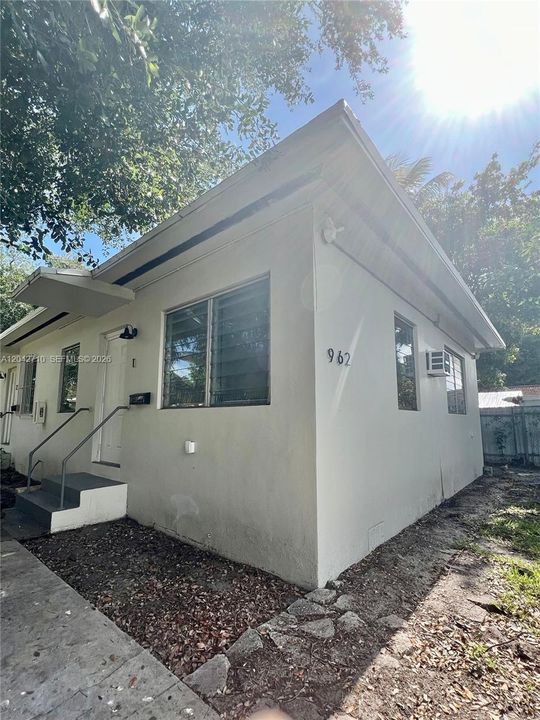 For Rent: $1,700 (1 beds, 1 baths, 585 Square Feet)