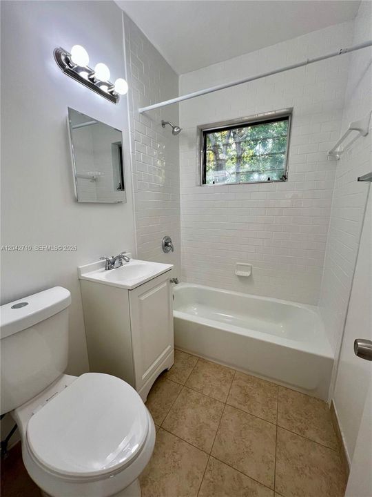 For Rent: $1,700 (1 beds, 1 baths, 585 Square Feet)