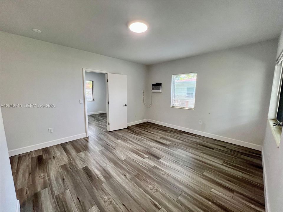 For Rent: $1,700 (1 beds, 1 baths, 585 Square Feet)