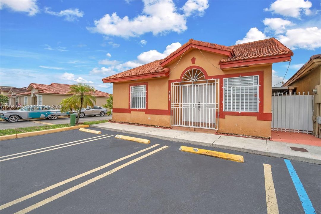 En Venta: $459,900 (3 camas, 2 baños, 1270 Pies cuadrados)