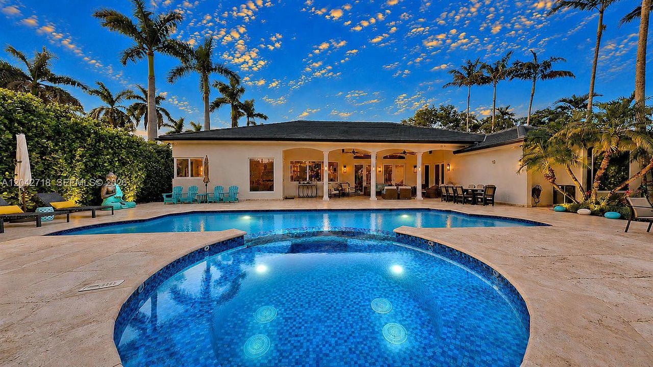 На продажу: $2,299,000 (5 спален, 4 ванн, 3519 Квадратных фут)