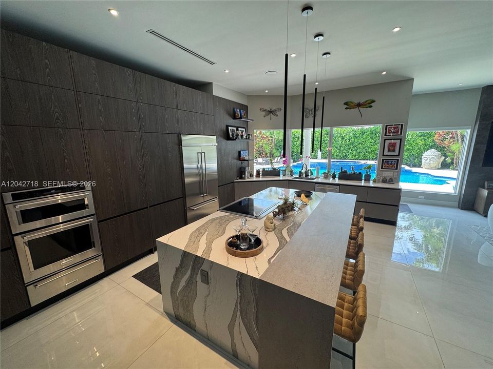 For Sale: $2,299,000 (5 beds, 4 baths, 3519 Square Feet)