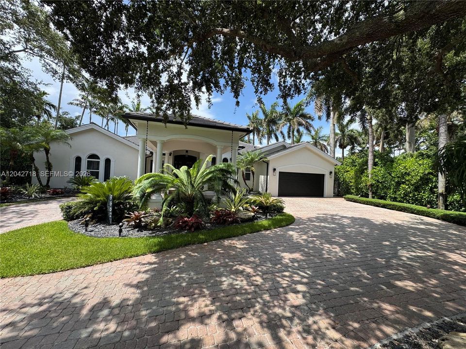 For Sale: $2,299,000 (5 beds, 4 baths, 3519 Square Feet)