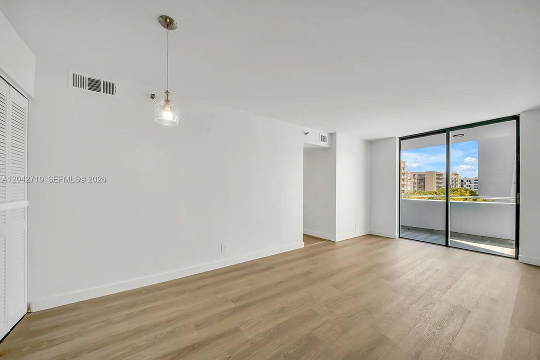 В аренду: $2,600 (3 спален, 2 ванн, 1011 Квадратных фут)