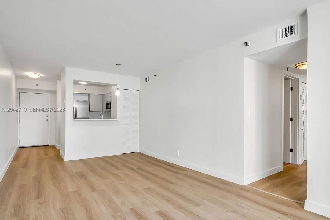 В аренду: $2,600 (3 спален, 2 ванн, 1011 Квадратных фут)