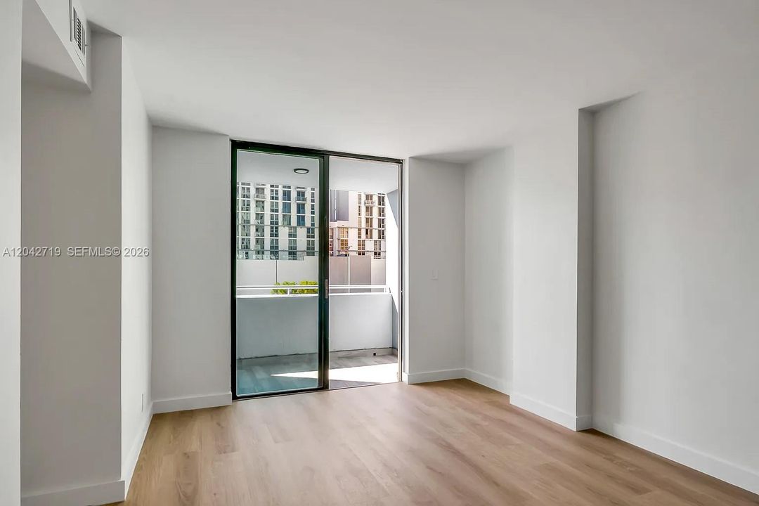 В аренду: $2,600 (3 спален, 2 ванн, 1011 Квадратных фут)
