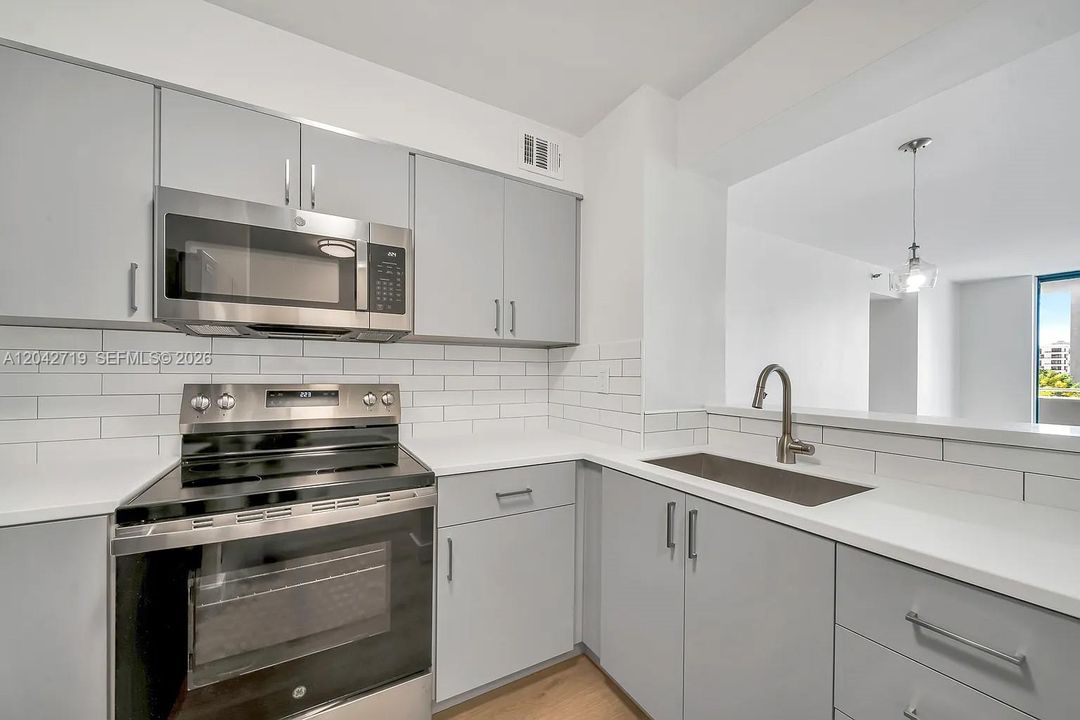 В аренду: $2,600 (3 спален, 2 ванн, 1011 Квадратных фут)