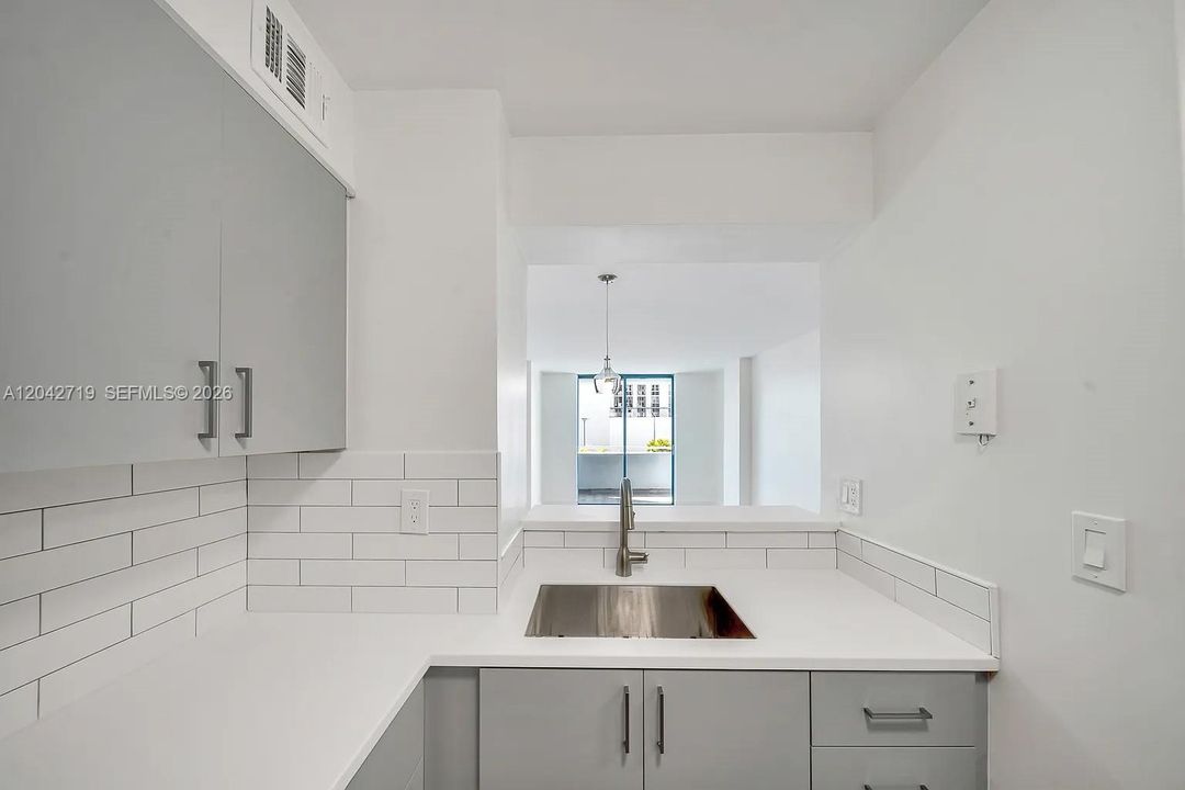 В аренду: $2,600 (3 спален, 2 ванн, 1011 Квадратных фут)