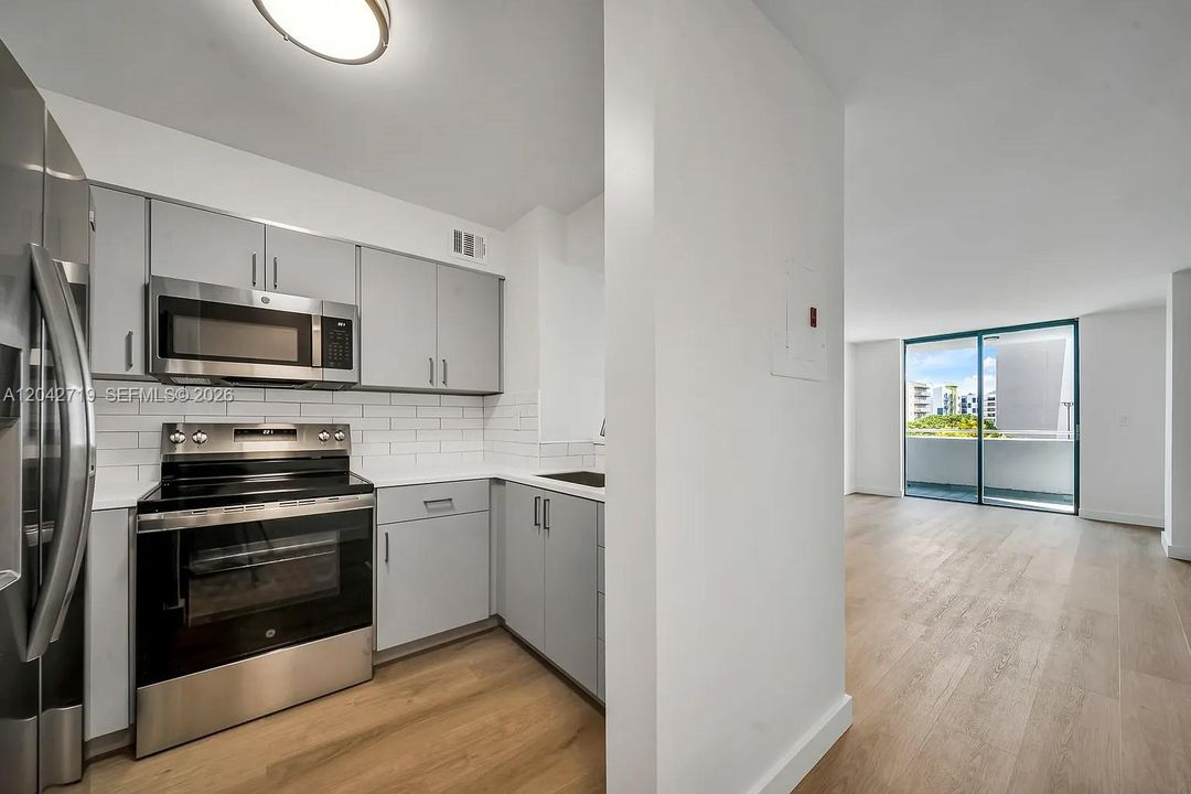 В аренду: $2,600 (3 спален, 2 ванн, 1011 Квадратных фут)