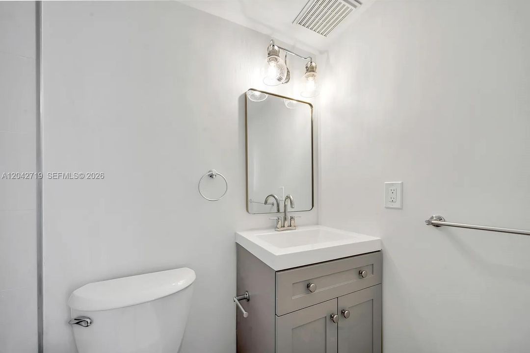 В аренду: $2,600 (3 спален, 2 ванн, 1011 Квадратных фут)