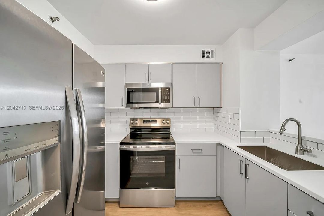 В аренду: $2,600 (3 спален, 2 ванн, 1011 Квадратных фут)