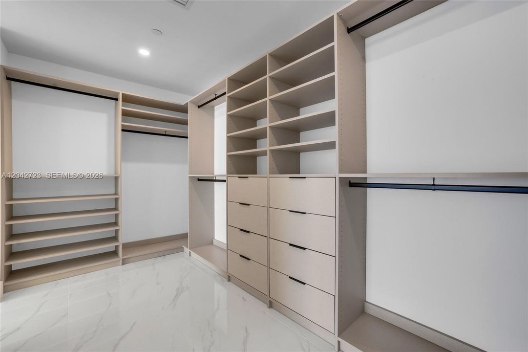 For Sale: $3,900,000 (4 beds, 5 baths, 3189 Square Feet)