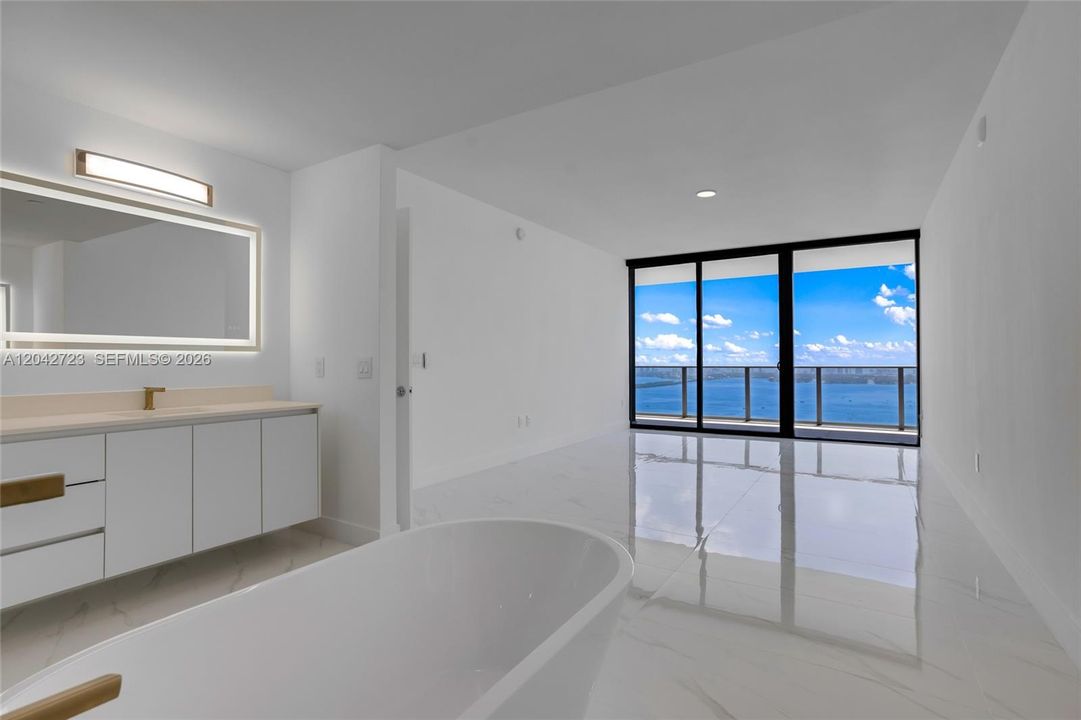 For Sale: $3,900,000 (4 beds, 5 baths, 3189 Square Feet)