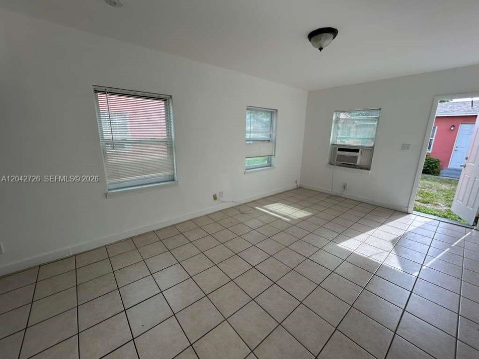 For Rent: $1,850 (2 beds, 2 baths, 800 Square Feet)