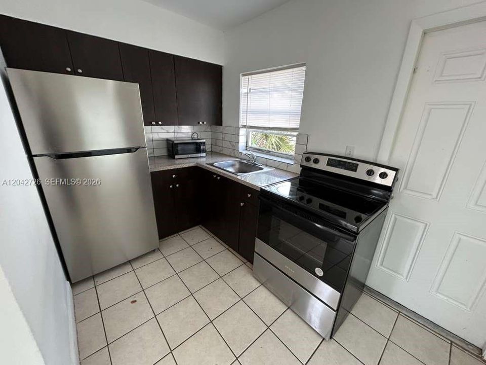 For Rent: $1,850 (2 beds, 2 baths, 800 Square Feet)