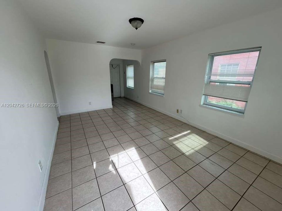 For Rent: $1,850 (2 beds, 2 baths, 800 Square Feet)