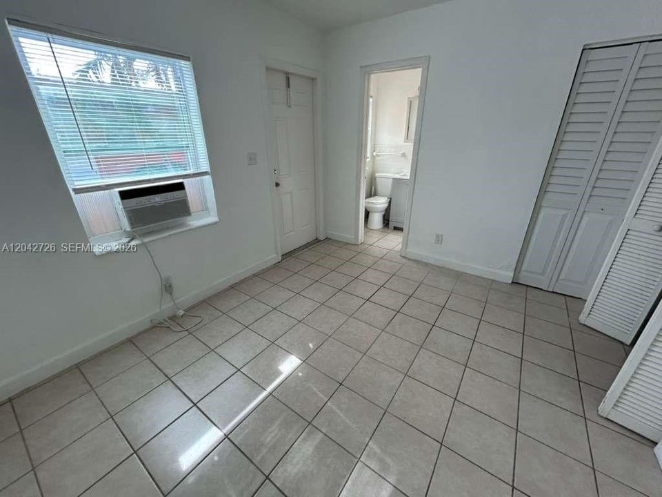 For Rent: $1,850 (2 beds, 2 baths, 800 Square Feet)