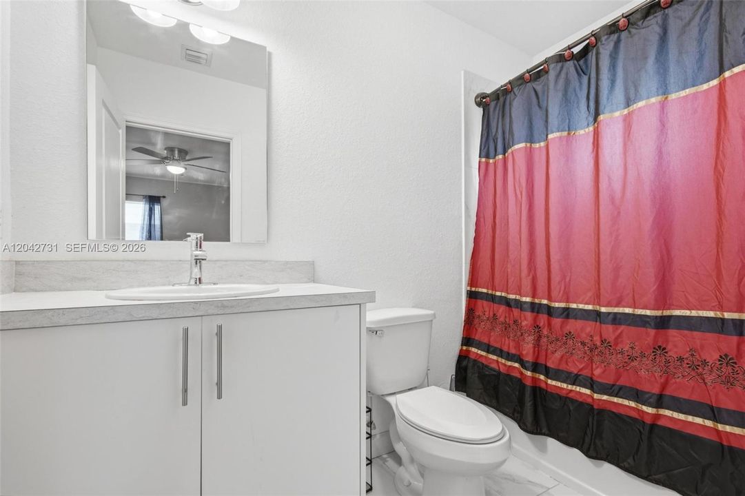 En Venta: $365,000 (4 camas, 3 baños, 1730 Pies cuadrados)