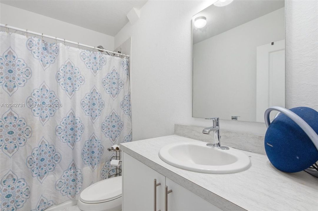 En Venta: $365,000 (4 camas, 3 baños, 1730 Pies cuadrados)