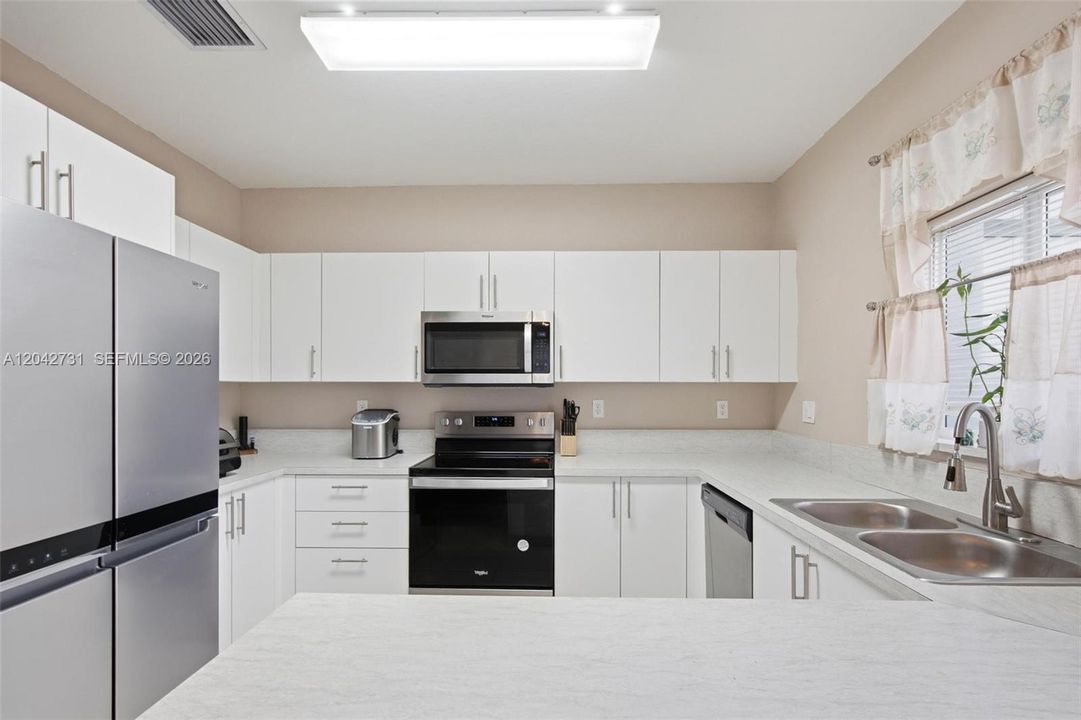 En Venta: $365,000 (4 camas, 3 baños, 1730 Pies cuadrados)