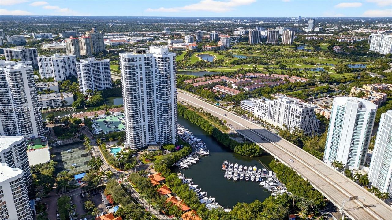 На продажу: $579,000 (2 спален, 2 ванн, 1380 Квадратных фут)