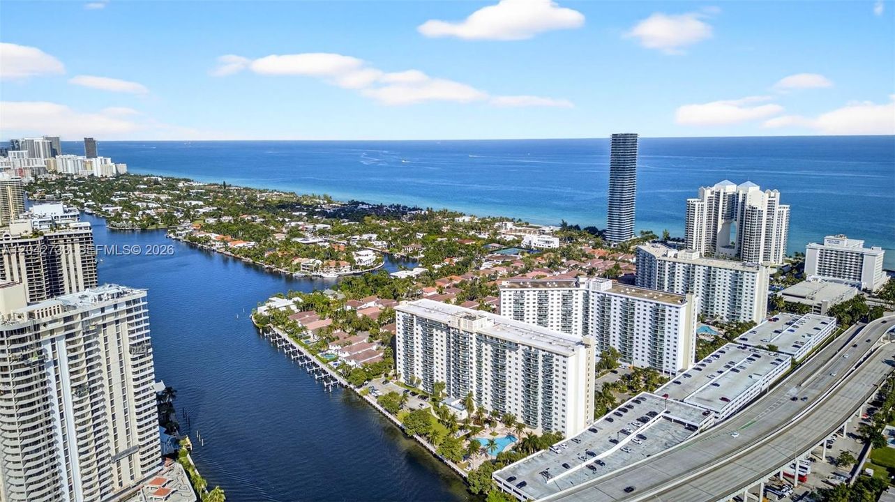 На продажу: $579,000 (2 спален, 2 ванн, 1380 Квадратных фут)