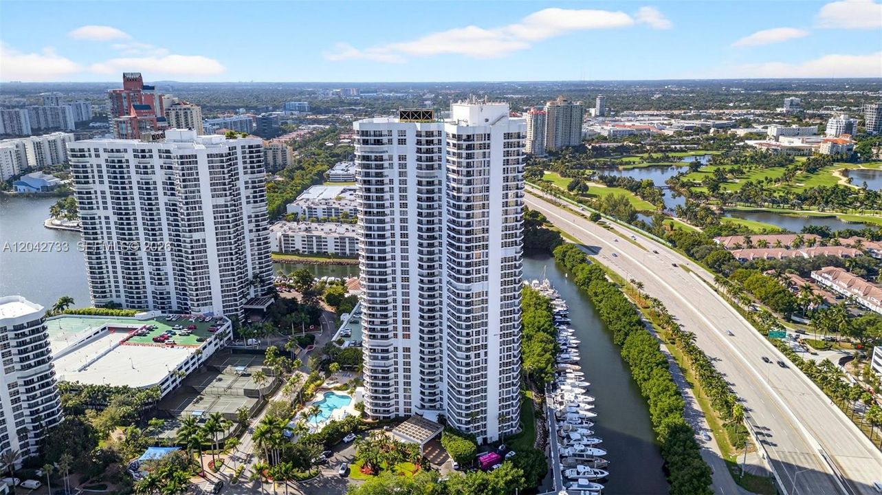 На продажу: $579,000 (2 спален, 2 ванн, 1380 Квадратных фут)