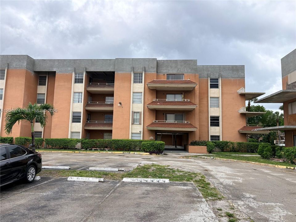 For Rent: $2,400 (3 beds, 2 baths, 1130 Square Feet)