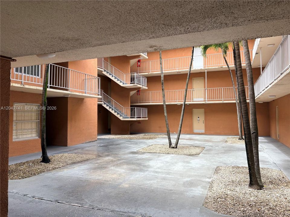 For Rent: $2,400 (3 beds, 2 baths, 1130 Square Feet)