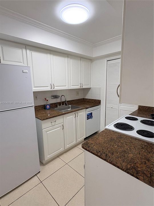 For Rent: $2,400 (3 beds, 2 baths, 1130 Square Feet)