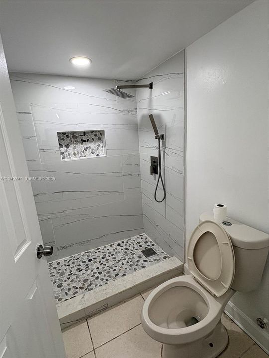 For Rent: $2,400 (3 beds, 2 baths, 1130 Square Feet)