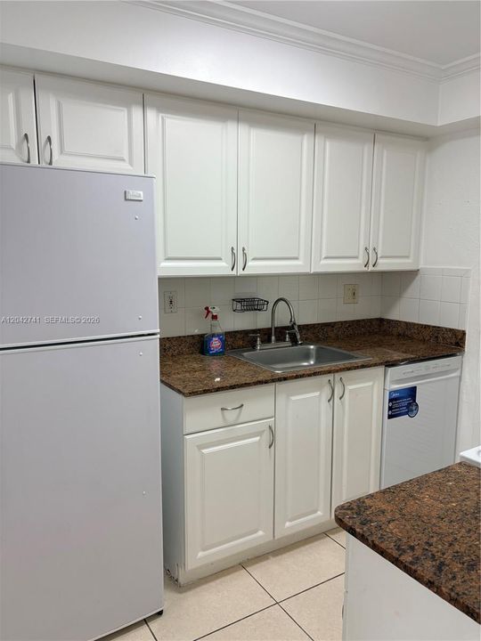 For Rent: $2,400 (3 beds, 2 baths, 1130 Square Feet)