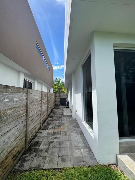 В аренду: $6,000 (3 спален, 3 ванн, 4194 Квадратных фут)