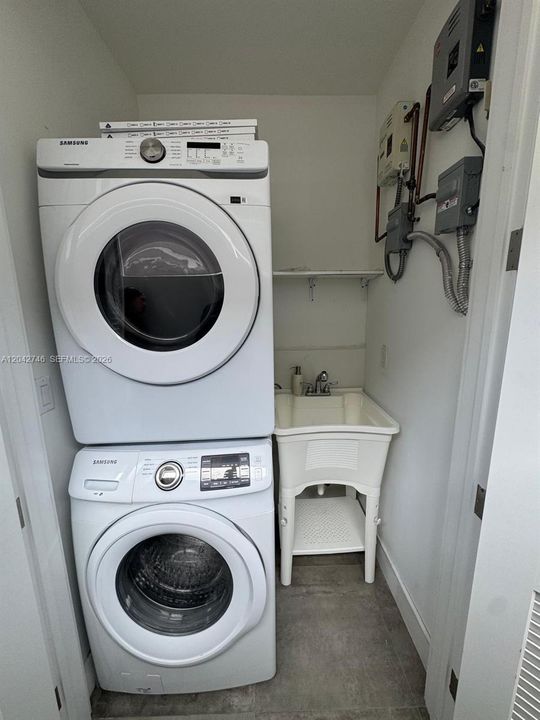 В аренду: $6,000 (3 спален, 3 ванн, 4194 Квадратных фут)
