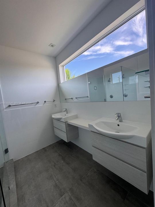 В аренду: $6,000 (3 спален, 3 ванн, 4194 Квадратных фут)