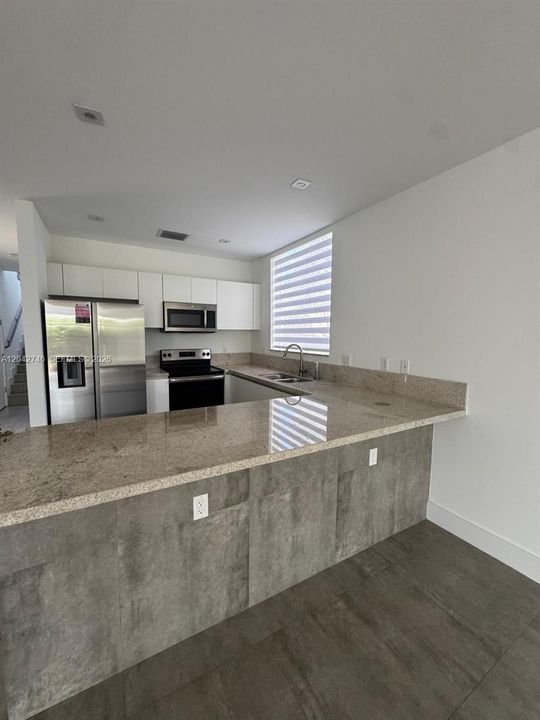 В аренду: $6,000 (3 спален, 3 ванн, 4194 Квадратных фут)